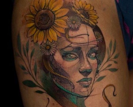 水彩大腿向日葵纹身图案