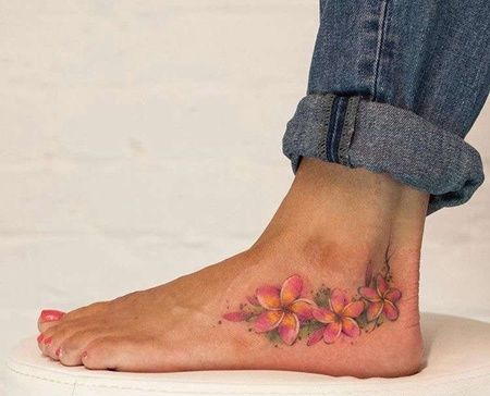 水彩脚花卉纹身图案