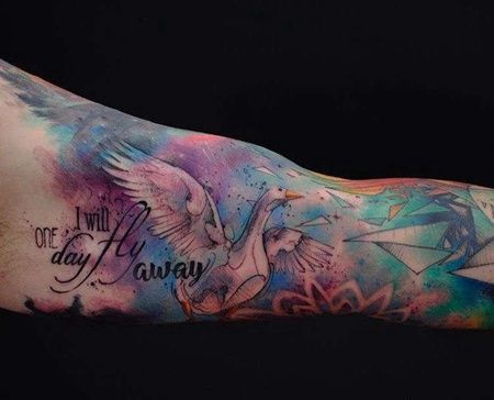 水彩大臂天鹅纹身图案