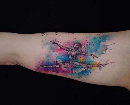 水彩大臂舞女纹身图案
