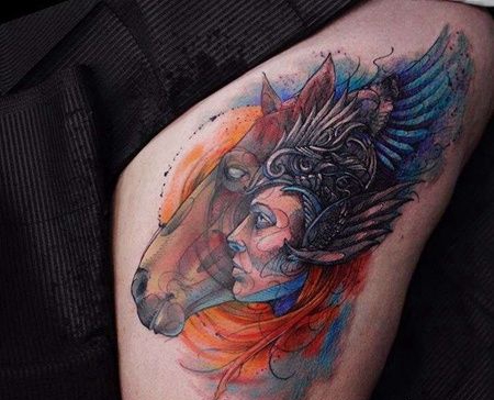 水彩大腿人像马纹身图案