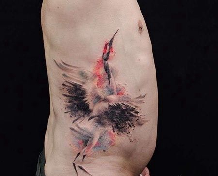 泼墨侧腰鹤纹身图案