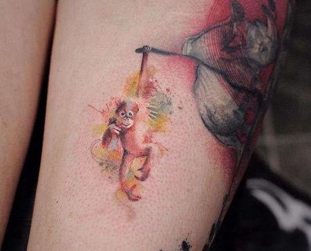 水彩大腿猴子纹身图案