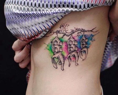 水彩侧腰大象纹身图案