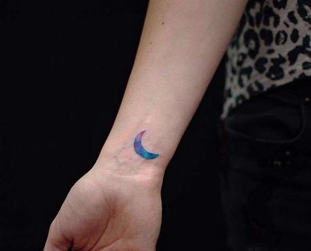 水彩小臂月亮纹身图案
