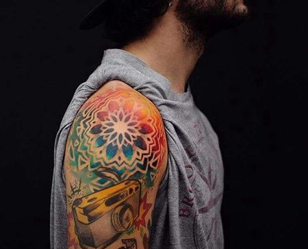 水彩大臂繁花纹身图案