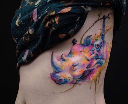 水彩侧腰犀牛纹身图案