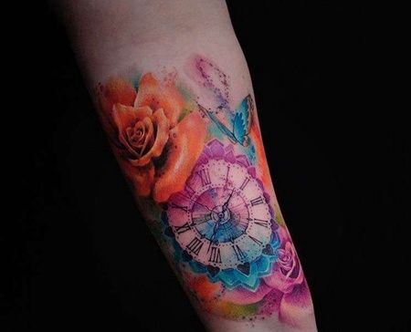 水彩小臂玫瑰钟表纹身图案
