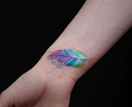 水彩小臂羽毛纹身图案