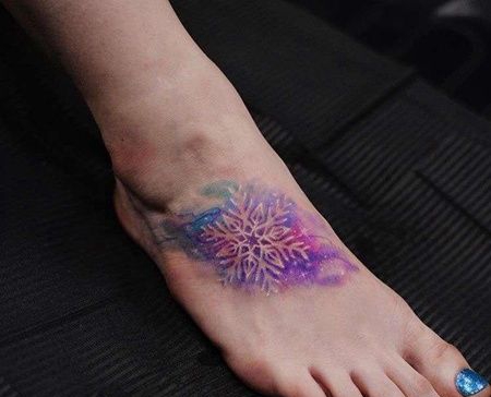 水彩脚背雪花纹身图案