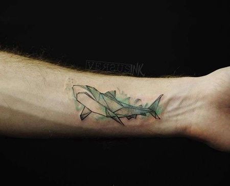 几何小臂鲨鱼纹身图案