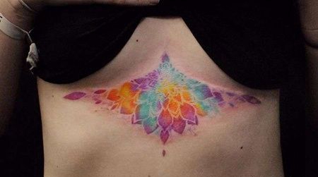 水彩胸下繁花纹身图案