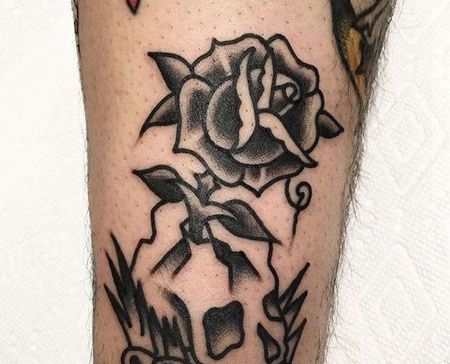 Old School小腿玫瑰骷髅纹身图案