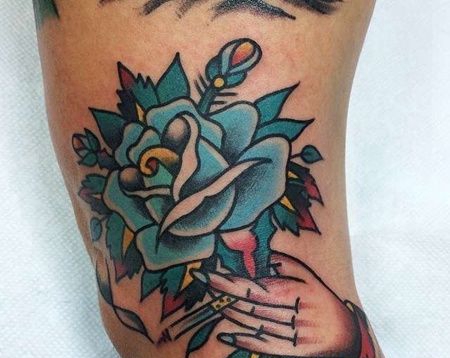 Old School大腿玫瑰手纹身图案