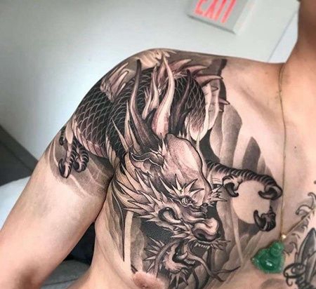 新传统前胸龙纹身图案