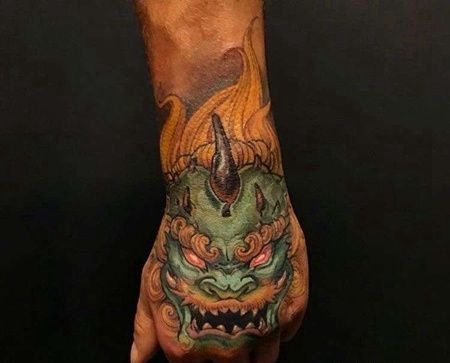 新传统手背唐狮纹身图案