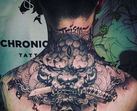 新传统后颈唐狮纹身图案