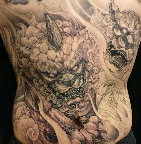 新传统侧腰唐狮纹身图案