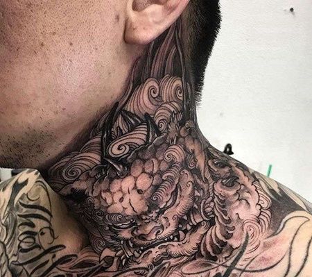 新传统脖子唐狮纹身图案