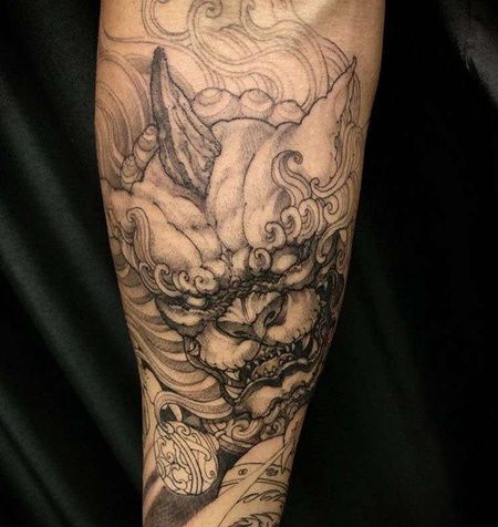新传统小臂唐狮纹身图案