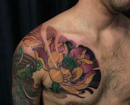 新传统前胸荷花纹身图案