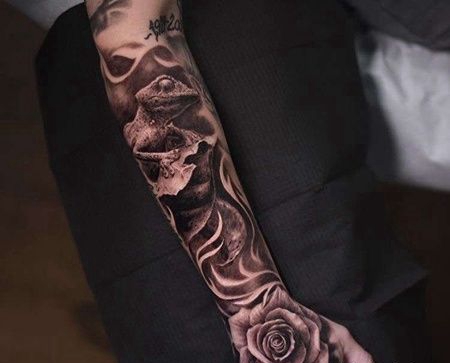 写实小臂手背变色龙玫瑰纹身图案