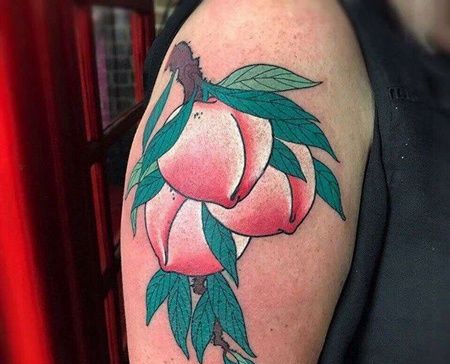 日式大臂桃子纹身图案