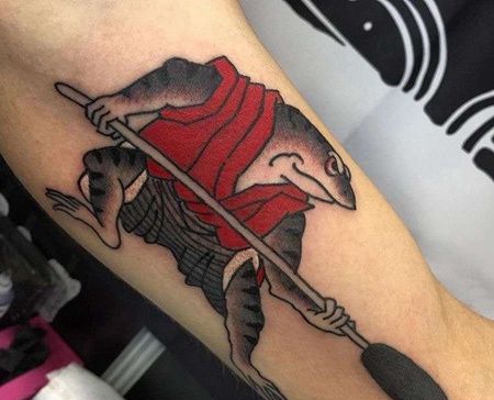 日式大臂青蛙纹身图案