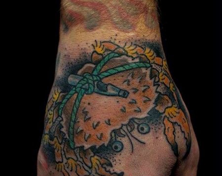 日式手背螃蟹纹身图案