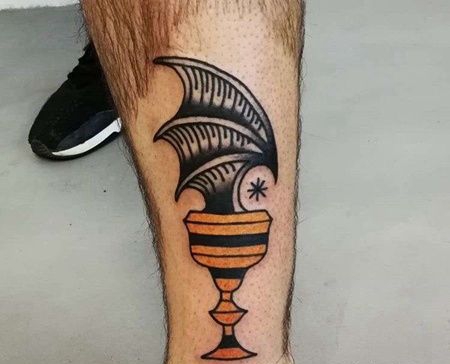 Old School小腿杯子翅膀纹身图案