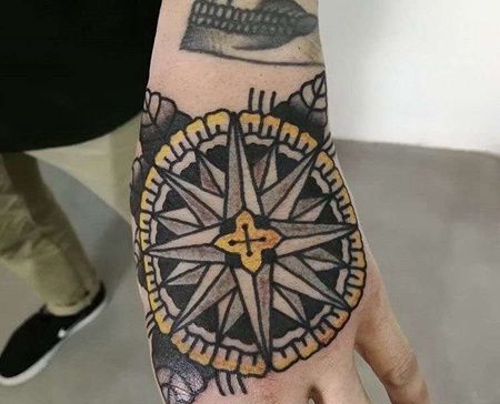 Old School手背星星纹身图案