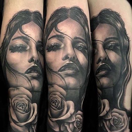 写实小臂女人玫瑰纹身图案