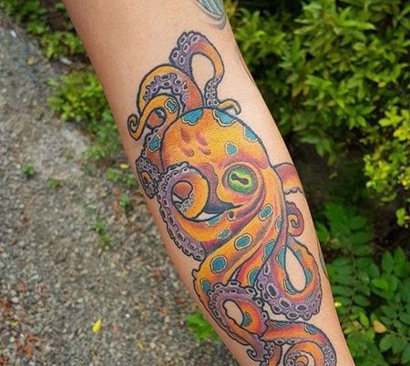 New School小臂章鱼纹身图案