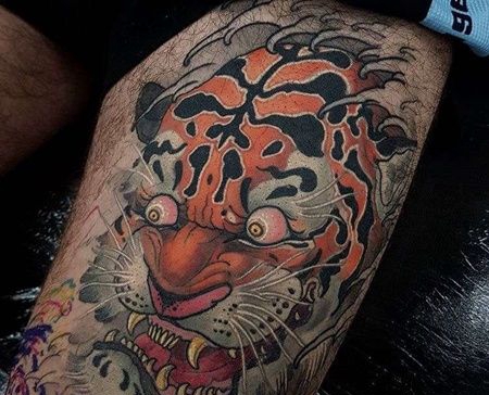 新传统大腿老虎纹身图案