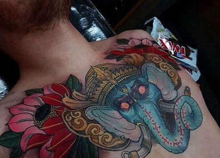 New School前胸大象纹身图案