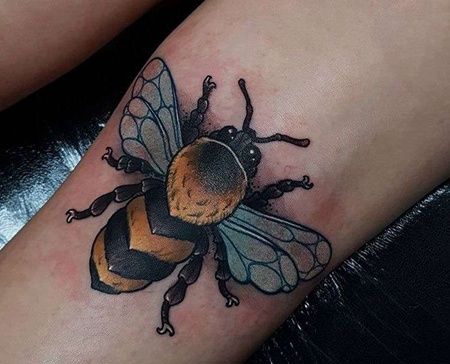 New School大腿蜜蜂纹身图案