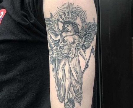 点线大臂天使纹身图案