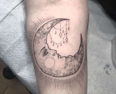 点线大臂月亮纹身图案
