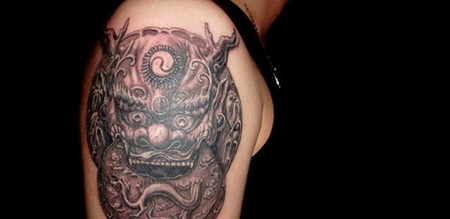 手臂唐狮子纹身图案