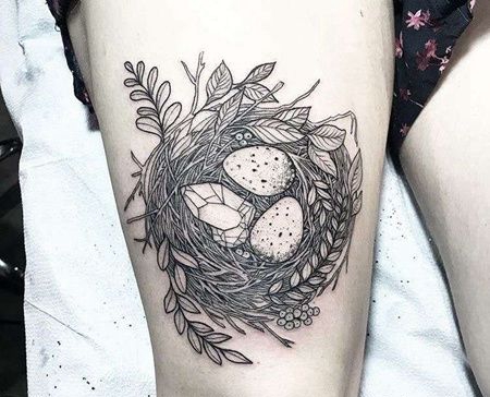 线条大腿鸟窝鸟蛋宝石纹身图案