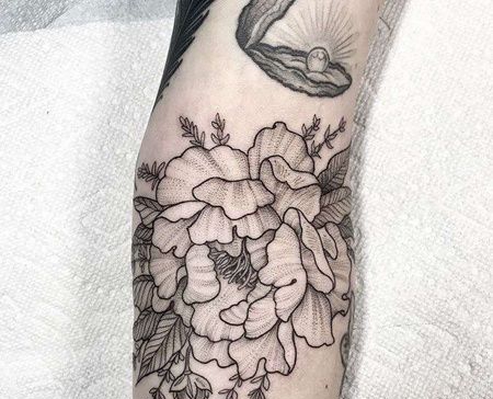 点线小腿牡丹纹身图案