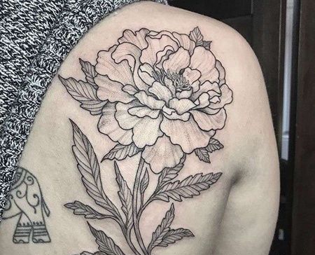 点线后背花卉纹身图案