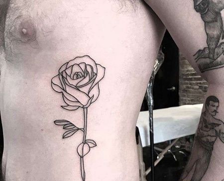 线条侧腰玫瑰纹身图案