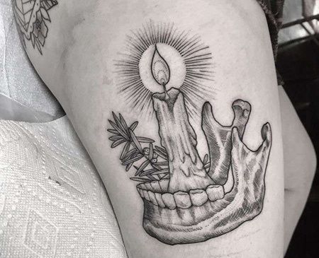 线条大腿骷髅蜡烛纹身图案