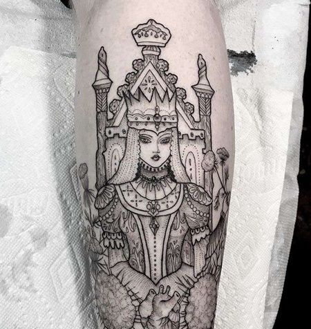线条小腿女王纹身图案