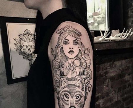 线条大臂狼女人纹身图案