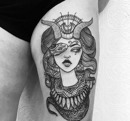 线条大腿美杜莎纹身图案