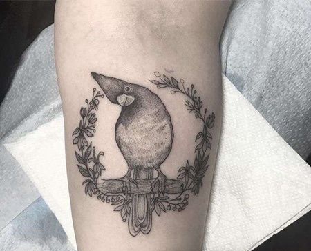 点线小腿鹦鹉纹身图案