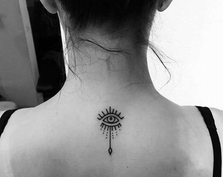 小清新线条后背眼睛纹身图案