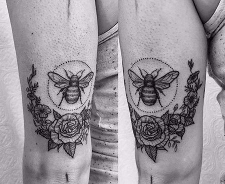 点线大臂蜜蜂花卉纹身图案